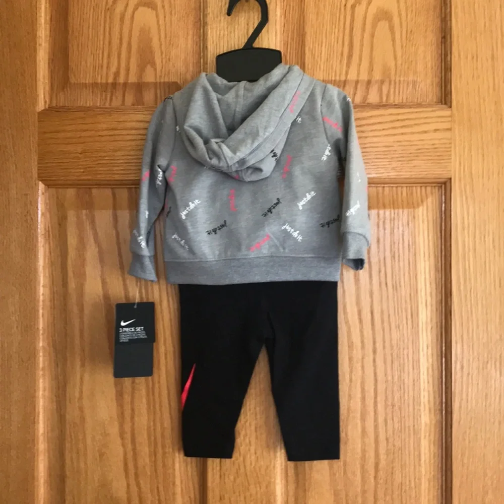 Girl’s Nike Outfit